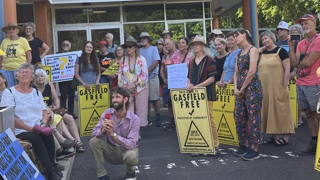 Gasfield Free Northern Rivers held a protest outside and inside Lismore council at their extraordinary meeting on Thursday to fight for the retention of numerous symbolic signs that marked the defeat of coal seam gas fracking in the Northern Rivers.