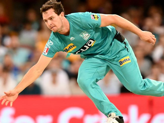 BRISBANE, AUSTRALIA - JANUARY 04: Jack Wildermuth of the Heat fields the ball during the Big Bash League match between the Brisbane Heat and the Sydney Thunder at The Gabba, on January 04, 2021, in Brisbane, Australia. (Photo by Bradley Kanaris/Getty Images)