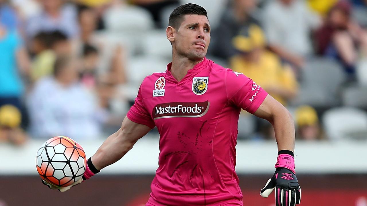 GOSFORD, AUSTRALIA - OCTOBER 10: Liam Reddy of the Mariners throws the ball during the round one A-League match between the Central Coast Mariners and the Perth Glory at Central Coast Stadium on October 10, 2015 in Gosford, Australia. (Photo by Ashley Feder/Getty Images)