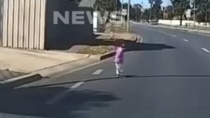 Dashcam has captured the moment a toddler wander out on to Salisbury Hwy . Picture: 7NEWS