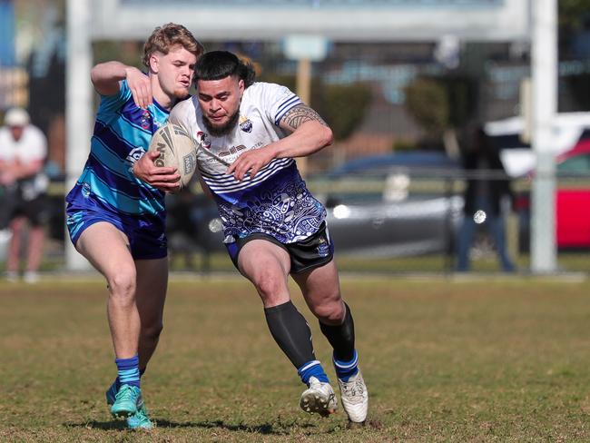 Drew Williams reaching out to tackle Afu Vakapuna. Picture: Adam Wrightson Photography