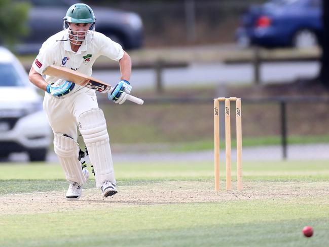 Graeme Rummans finds a gap. Picture: Brendan Francis