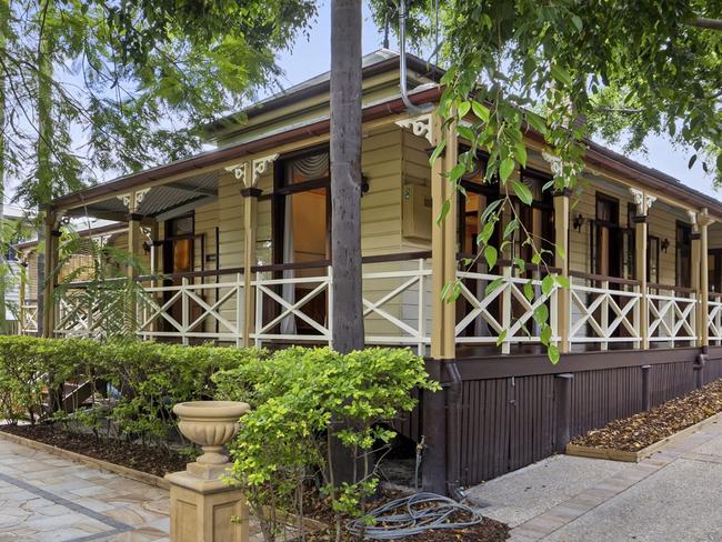 QLD REAL ESTATE: 25 Belfast St, Yeronga