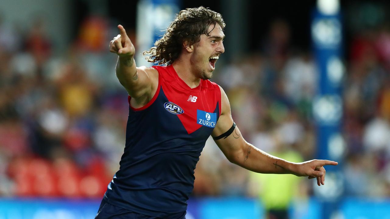 20yo 'beast' enters 'Superman' mode in tight Dees win; Suns star shatters records: 3-2-1