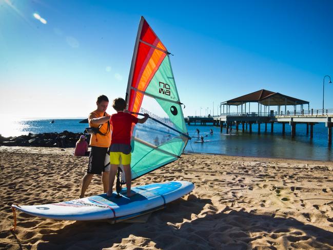 COPYRIGHT for Moreton Life ONLY. Phone Kylie Knight 3480 8226. Pics for story about getting active in the Moreton Bay Region. Learning how to do kite surfing. Redcliffe Jetty in background.