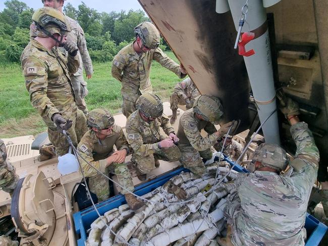 Australian Army soldiers from 3rd Combat Engineer Regiment and the School of Armour learn maintenance and operation of the Armoured Breaching Vehicle during the Missouri Engineer Heavy Track Course in Texas, United States of America. *** Local Caption *** SUPPLIED