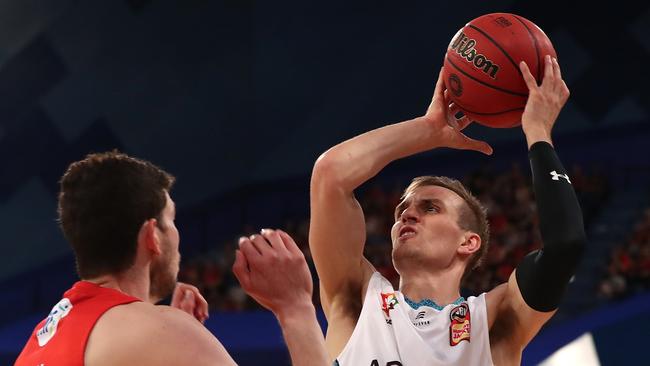 Anthony Drmic of the 36ers sets for a shot against Clint Steindl of the Wildcats during the round nine NBL match between the Perth Wildcats and the Adelaide 36ers at Perth Arena on December 01, 2019 in Perth, Australia. (Photo by Paul Kane/Getty Images)