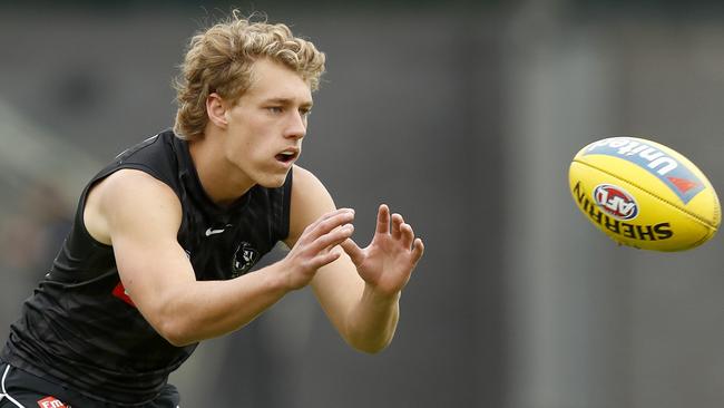 MELBOURNE, AUSTRALIA - APRIL 13: Finlay Macrae of the Magpies in action during a Collingwood Magpies AFL training session at the Holden Centre on April 13, 2021 in Melbourne, Australia. (Photo by Darrian Traynor/Getty Images)