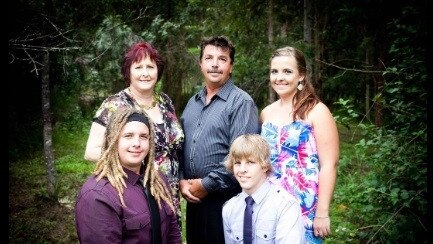 Bill Edgar with his late wife Kim Edgar, and children Jake, Molly, and Ned.