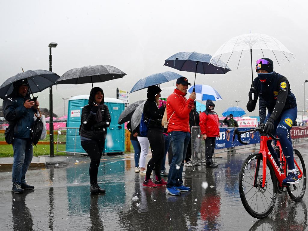 Aussie Star Criticizes Giro Organizers as Riders Protest Snow Conditions