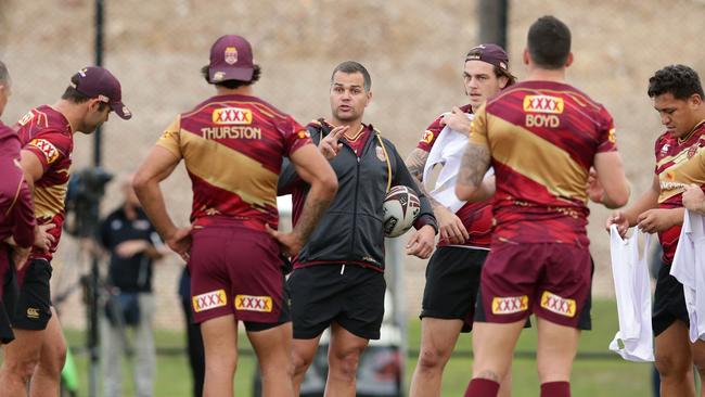 Here’s a hint for you, Titans. Seibold’s the bloke the in the middle.