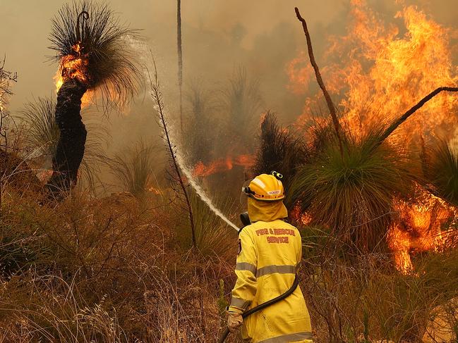 Fire crews battle a blaze at Upper Swan, WA. Picture: Getty Images