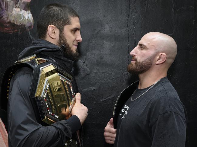 Islam Makhachev (L) and Alex Volkanovski (R) come face-to-face ahead of their champ vs champ showdown at UFC 284 in Perth in February. Picture: Brett Hemmings/Zuffa LLC