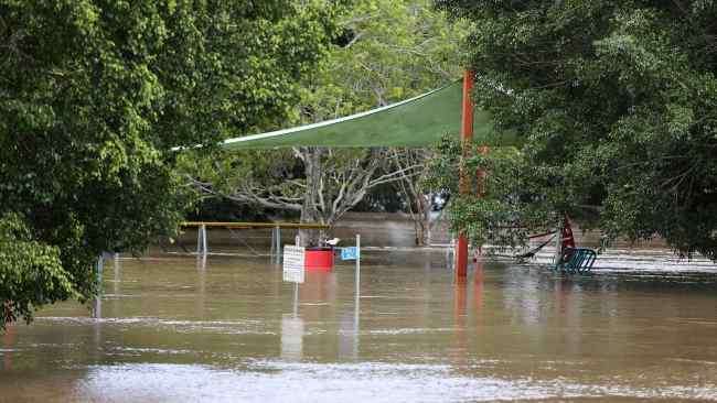 昆士兰州东南部部分地区连续降雨后，洛根地区出现洪水。图片：Nigel Hallett ，NCA