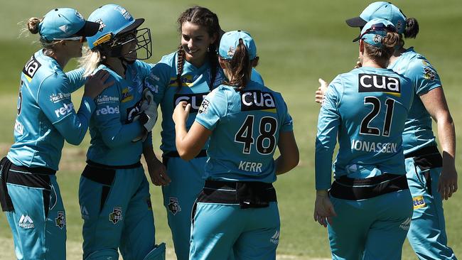 Teenage Heat sensation Charli Knott celebrates a wicket in her WBBL debut. Picture: Getty Images