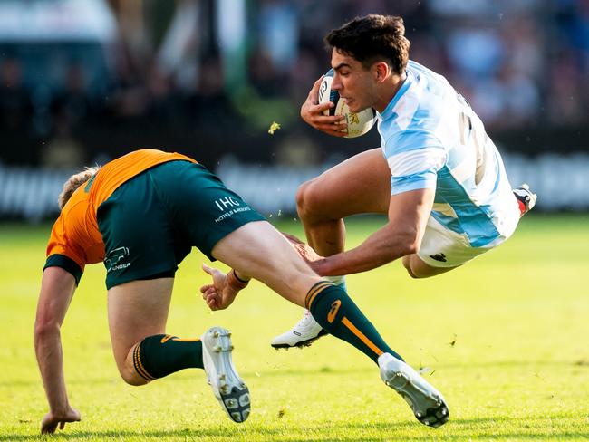 Wallabies wing Max Jorgensen attempts to tackle. Picture: GERONIMO URANGA / AFP