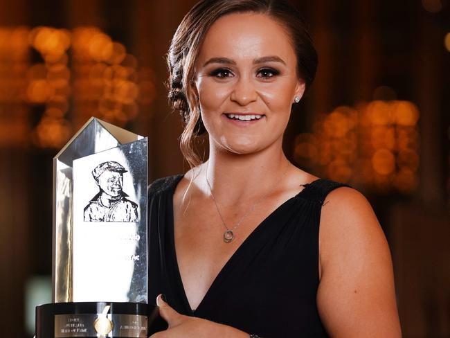 The Don Award winner Ash Barty poses during the Sport Australia Hall of Fame 35th Induction and Awards Gala Dinner at the Palladium at Crown in Melbourne, Thursday, October 10, 2019. (AAP Image/Michael Dodge) NO ARCHIVING