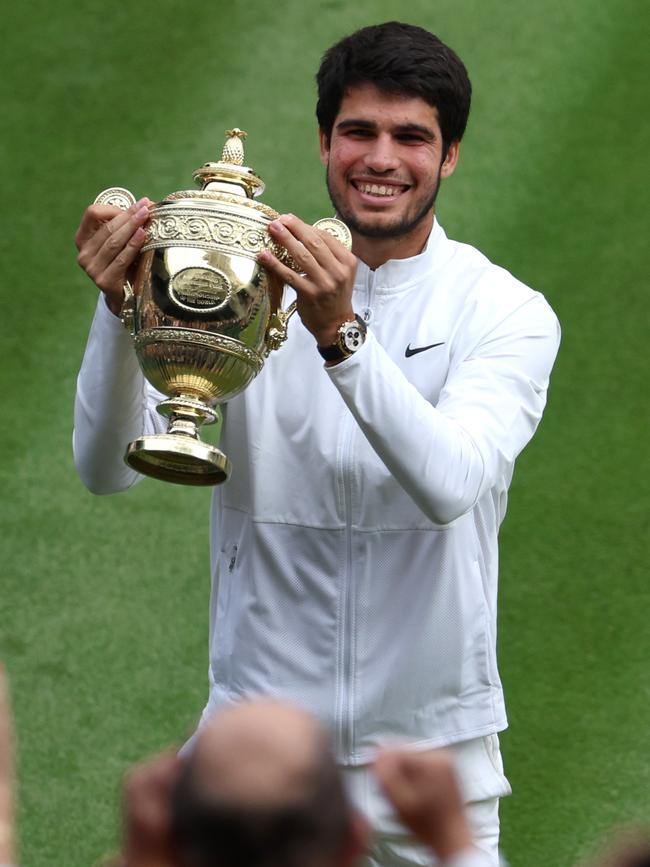 Carlos Alcaraz of Spain shows the Men's Singles Trophy to the crowd. Picture: Getty Images.