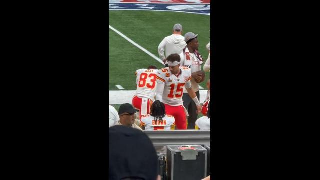 Patrick Mahomes snubs teammate in bizarre footage