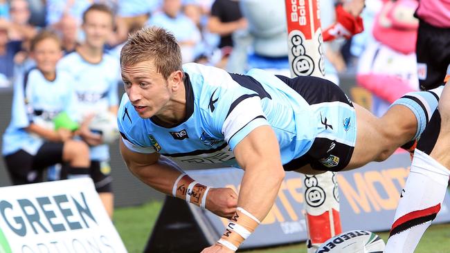 Nathan Stapleton scores for the Cronulla Sharks. Picture: AAP / Robb Cox