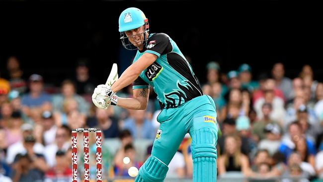 Chris Lynn brought up his 100th Big Bash six as the Brisbane Heat smashed the Perth Scorchers.