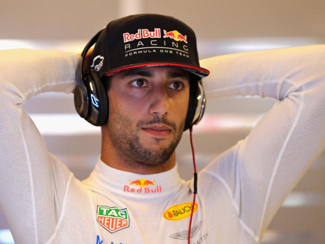 F1 2017: Daniel Ricciardo contract, Lewis Hamilton’s ‘foolish’ quotes ...