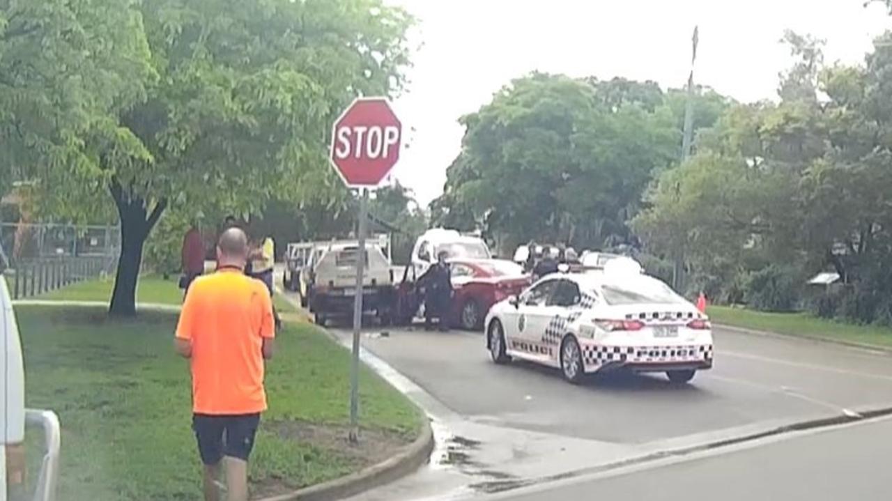 Townsville Police Respond To Stolen Car Crash At Hermit Park Where Juveniles Fled Townsville 