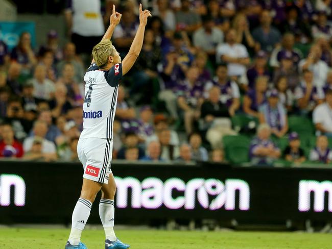 PERTH, AUSTRALIA - MARCH 30: Keisuke Honda of Melbourne Victory points to the sky after his goal during round 23 match between Perth Glory and Melbourne Victory at HBF Park on March 30, 2019 in Perth, Australia. (Photo by James Worsfold/Getty Images)