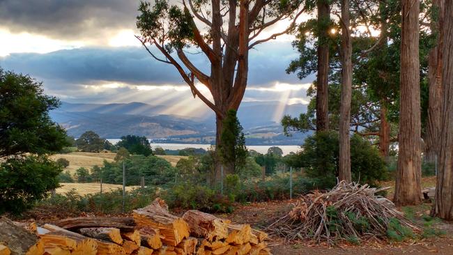 MERCURY TASMANIA, WEATHER, READER PIC. Evening at Glaziers Bay BY Philip Lynch