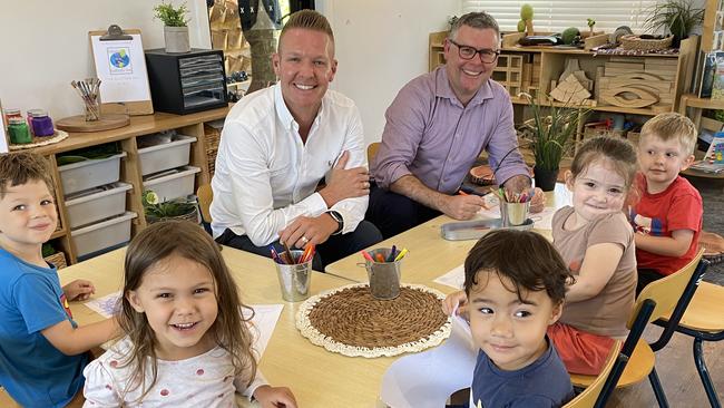 Jae Fraser, of The Scholars Group, at Little Scholars School of Early Learning Ashmore with Labor Senator Murray Watt and a group of happy daycare kids.