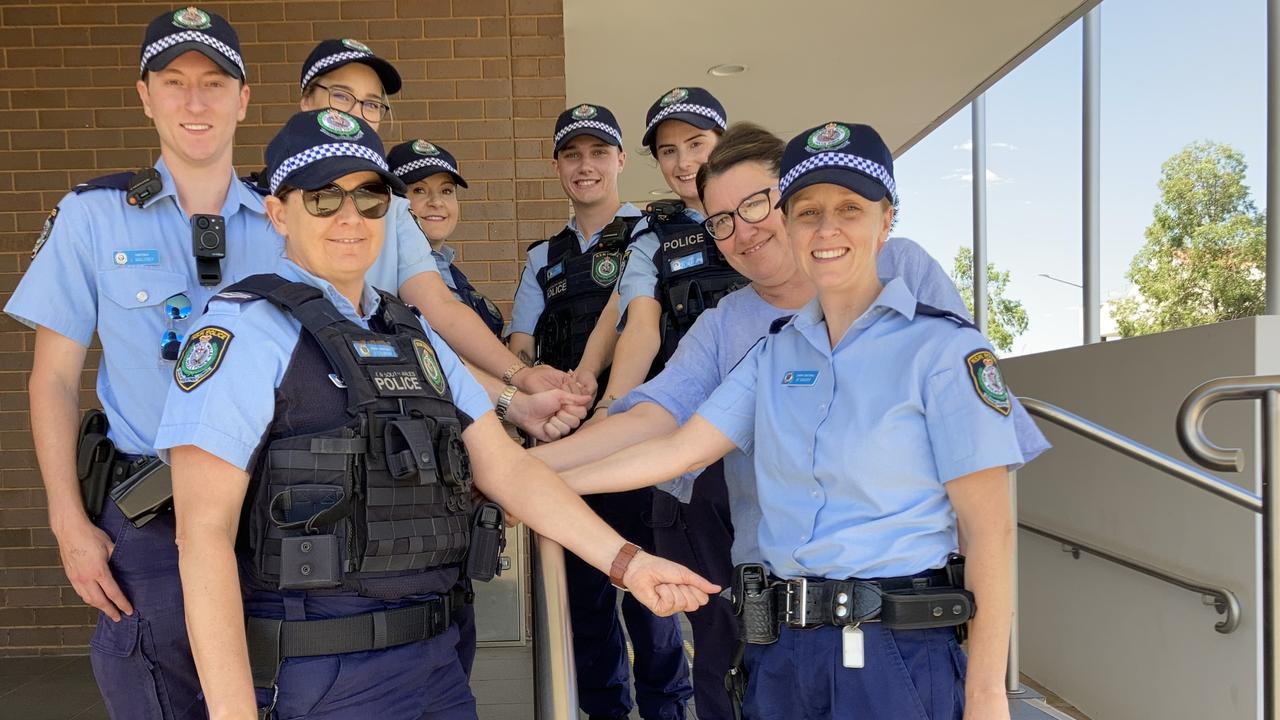 Bleed 4 Blue Blood Drive Dubbo Police Get Jabbed Daily Telegraph