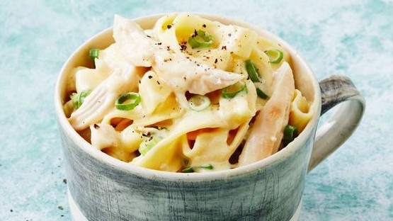 Chicken in Alfredo sauce – in a mug.