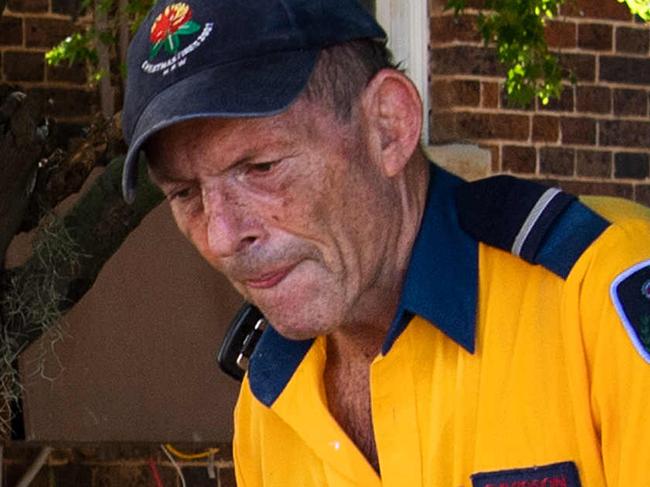 SYDNEY, AUSTRALIA - NewsWire Photos MARCH, 27, 2021: Former Prime Minister Tony Abbott is seen helping residents clear debris from their flood damaged homes in Windsor, NSW. Picture: NCA NewsWire/Bianca De Marchi