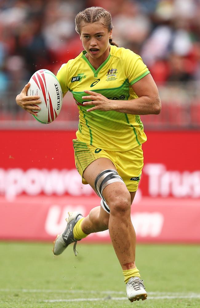 Lily Dick of Australia runs the ball in the Women's Cup Quarter Final 4 played between Australia and France during the 2019 Sydney HSBC Sevens at Spotless Stadium on February 02, 2019 in Sydney, Australia. (Photo by Brendon Thorne/Getty Images)