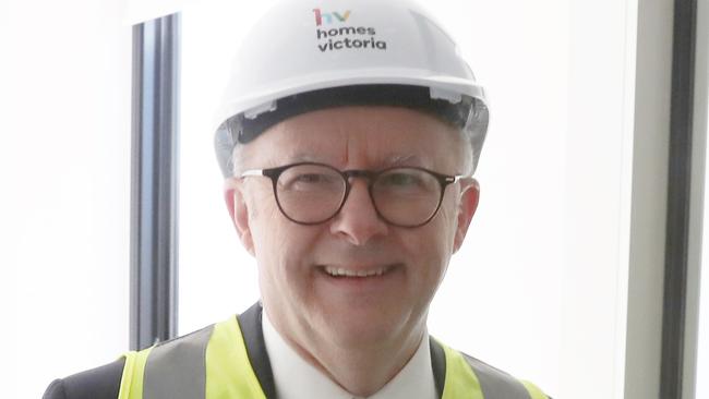 MELBOURNE, AUSTRALIA - NewsWire Photos, AUGUST 15, 2023. Prime Minister Anthony Albanese  during a tour with Victorian Premier Daniel Andrews of a new public housing site in Prahran, Victoria. POOL IMAGE Picture: NCA NewsWire / David Crosling