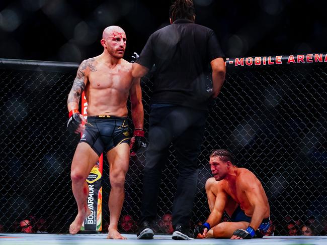 Alexander Volkanovski and Brian Ortega during the “round of the year”. Picture: Alex Bierens de Haan/Getty