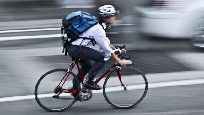 Gold Coast Mayor to urge State Government to relax helmet laws to help proposed bike hire scheme.