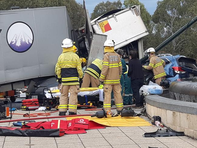 Serious crash at the Toll Gate intersection, Glen Osmond/Portrush Road where a truck v multiple cars. Picture: Lynton Grace