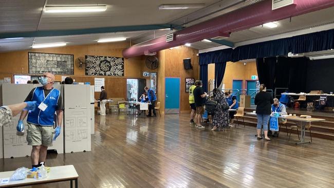 Camden South Public School has captured the last minute stragglers trying to get their votes in under the wire.