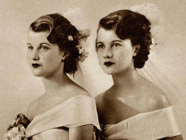 2X50KHF PAGET SISTERS. English identical twins Celia (left) and Mamaine in 1935.  1935.