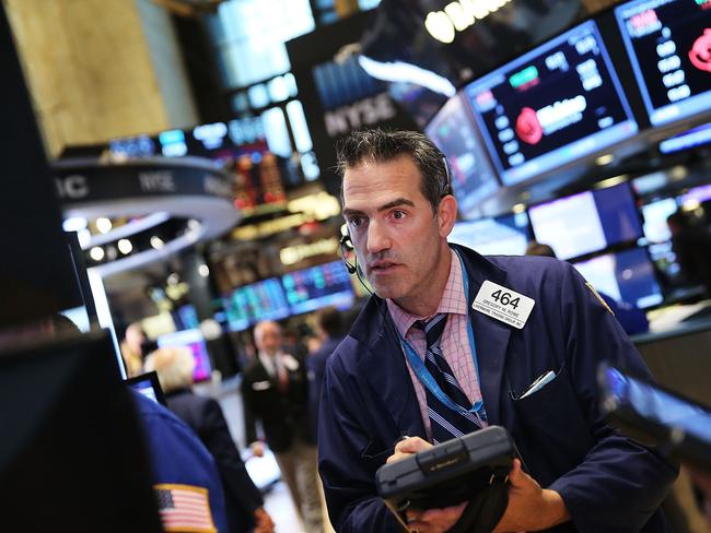 NEW YORK, NY - JULY 21: Traders work on the floor of the New York Stock Exchange (NYSE) on July 21, 2015 in New York City. The Dow fell over 170 points partly on news that earnings at IBM and United Technologies plunged about 5.9 percent and 7 percent, respectively. Spencer Platt/Getty Images/AFP == FOR NEWSPAPERS, INTERNET, TELCOS & TELEVISION USE ONLY ==