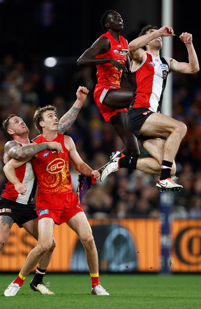 Mac Andrew and Max King fly. Picture: Michael Willson/AFL Photos