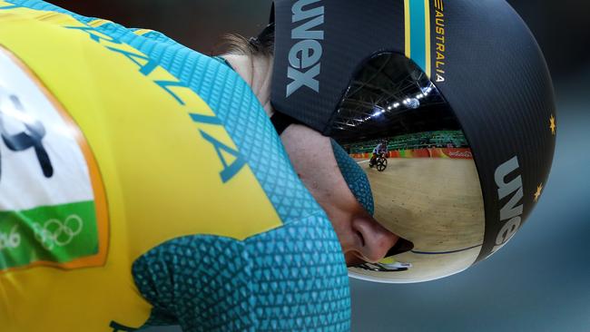 Anna Meares in action against Wai Sze Lee from Hong Kong during the women’s sprint at the Rio Olympics 2016 track cycling event. Pic: Adam Head