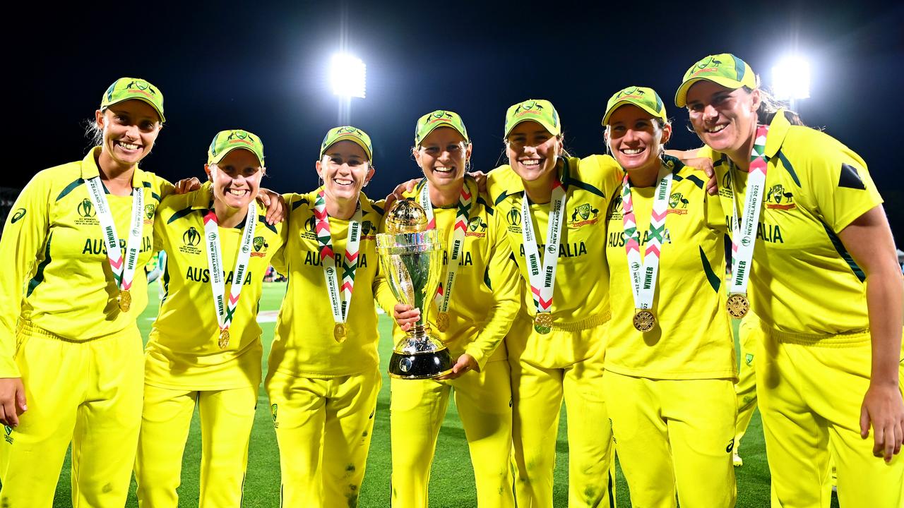 Rachael Haynes with her World Cup-winning teammates. Picture: Hannah Peters/Getty Images