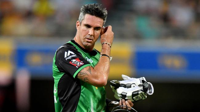 <a capiid="ca98a2027e629f783a8e2e24dce86ba6" class="capi-video">Kevin Pietersen plays out bizarre innings</a>
                     Kevin Pietersen made an ugly five against the Adelaide Strikers and left the Melbourne Stars in trouble.