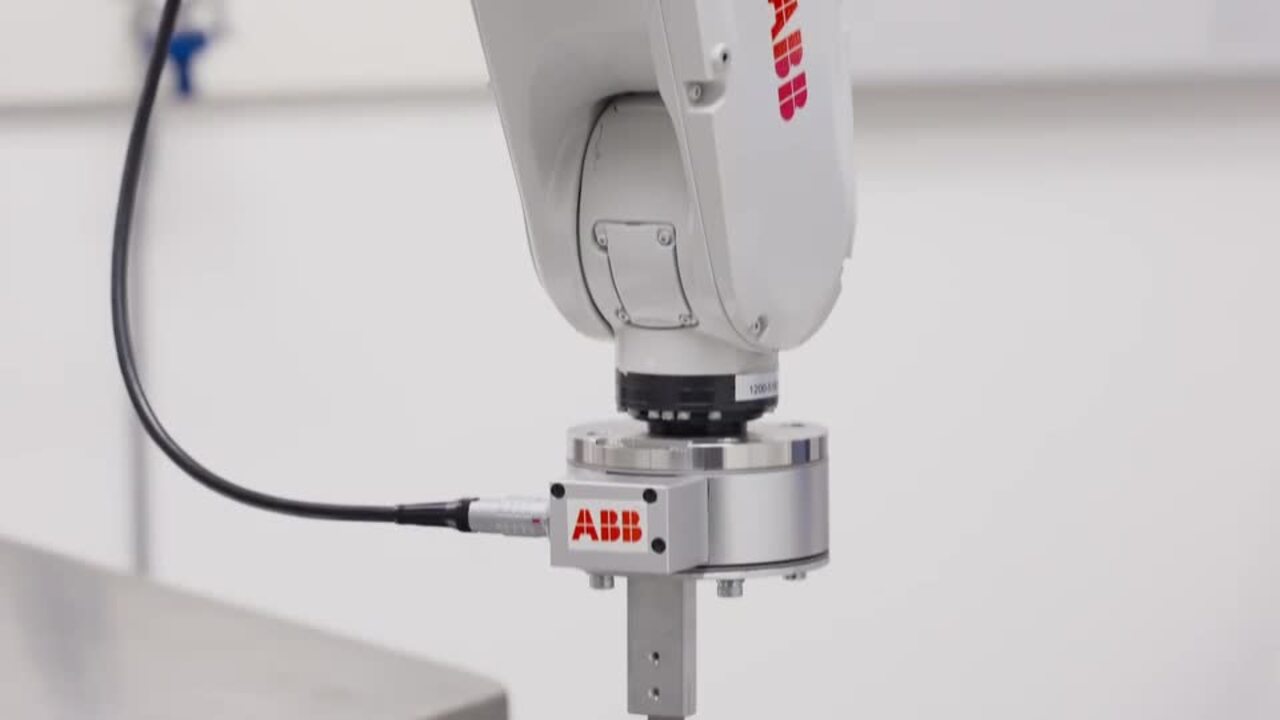 UniSQ research fellow Basem Adel Aly develops cutting knife robot