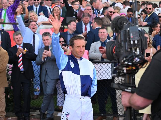 MELBOURNE, AUSTRALIA - OCTOBER 28: Damien Oliver is given a standing ovation before his last Cox Plate ride Duais in  Race 9, the Ladbrokes Cox Plate, during Melbourne Racing at Moonee Valley Racecourse on October 28, 2023 in Melbourne, Australia. (Photo by Vince Caligiuri/Getty Images)