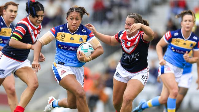 Shaniah Power breaks through the Roosters defence.