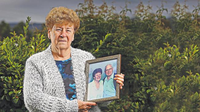 Maureen Dawes of Claremont holds a photo of her and her friend companion Leonard Fisher, who died from COVID-19 after their Ruby Princess cruise. Picture: Zak Simmonds