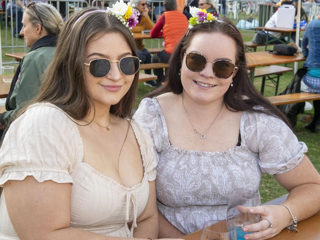 (from left) Jacinta Guthrie and Rhiannon Newton. Festival of Food and Wine, Queens Park, Toowoomba Carnival of Flowers. Sunday, September 11, 2022. Picture: Nev Madsen.